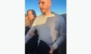 Nhân chứng kể khoảnh khắc cầu xin kẻ đâm dao trên tàu Anh